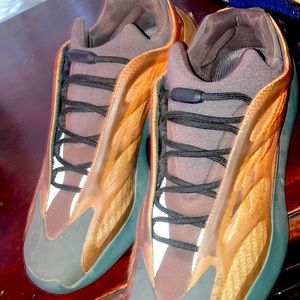 Yezzy 700V3 Copper Fade